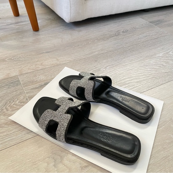 Hermes Noir Oran Goatskin Crystal Detail Sandal - Picture 4 of 13